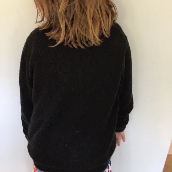 Black sweater it’s is 68% GB 17% Acrylic and 12% Polyamide and 3% Polyester - Picture 8 of 8